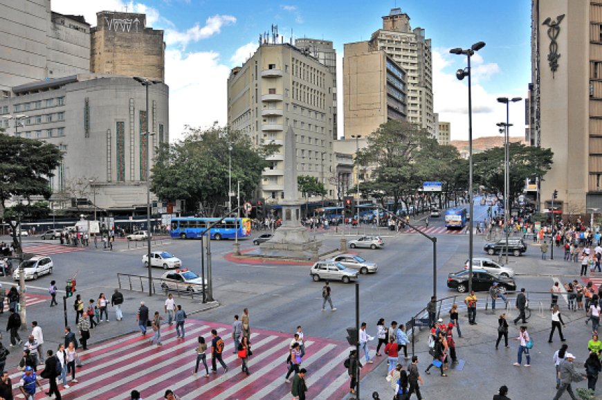 Prefeitura sanciona instalação de outdoors luminosos na Praça Sete